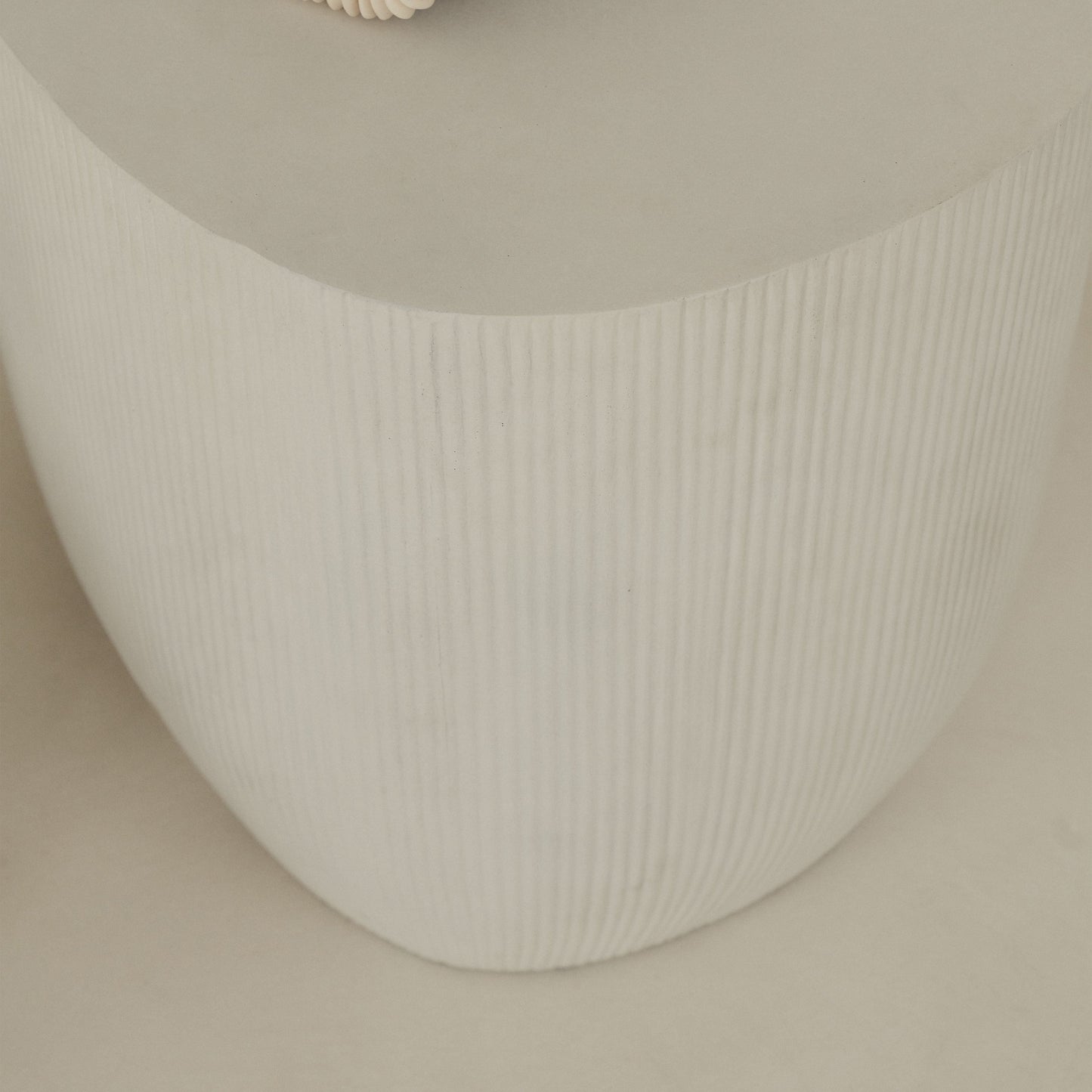 Leonardo - Minimal Concrete Irregular Shaped Side Table