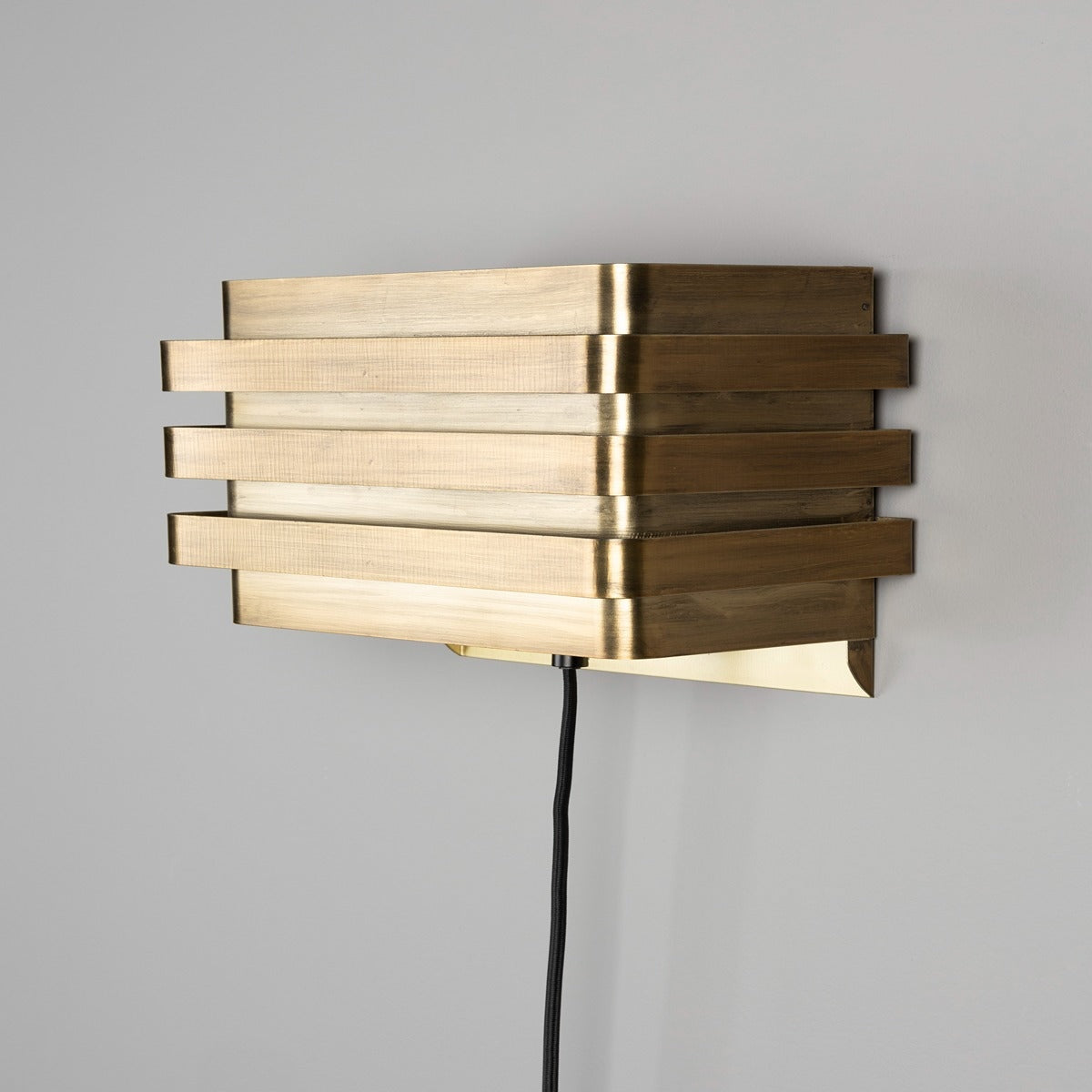 Dumont Wall Lamp - Brass