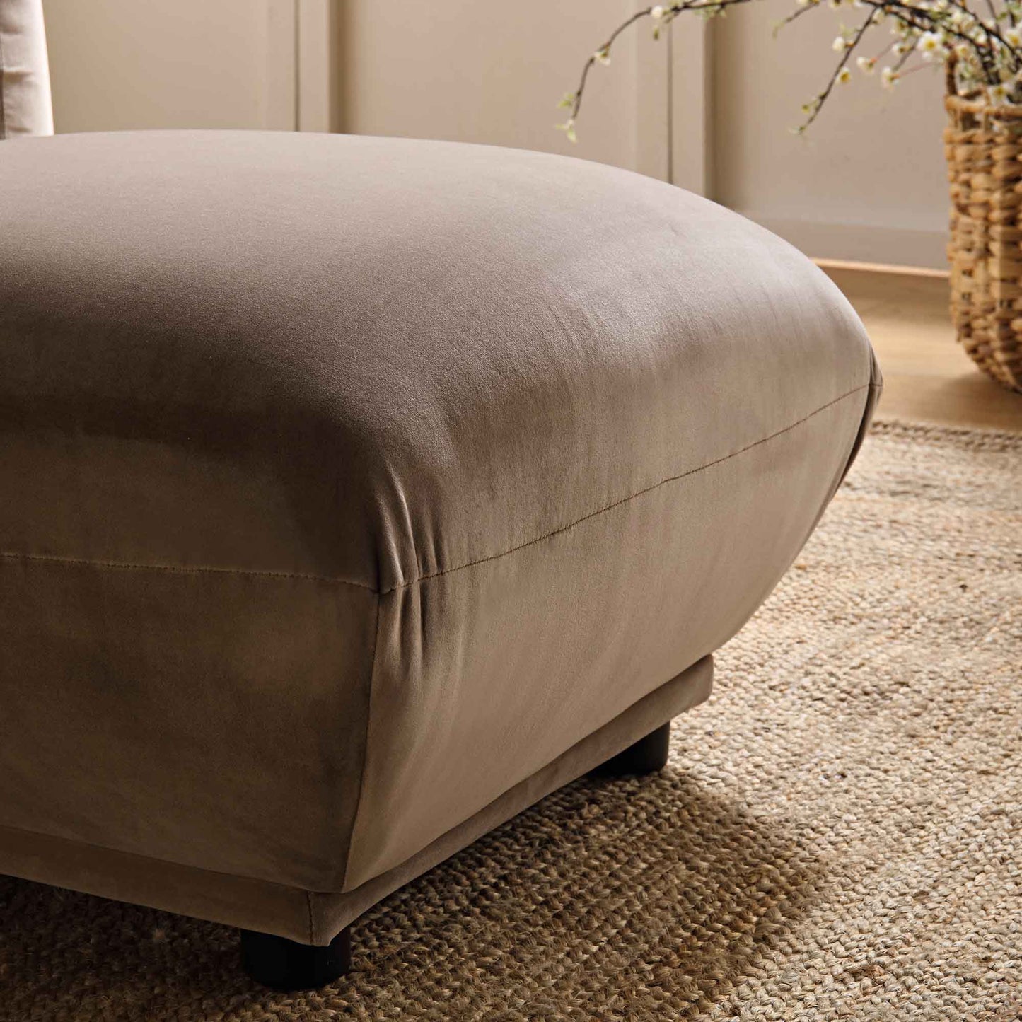 Gianni Pouffe, Mink Velvet