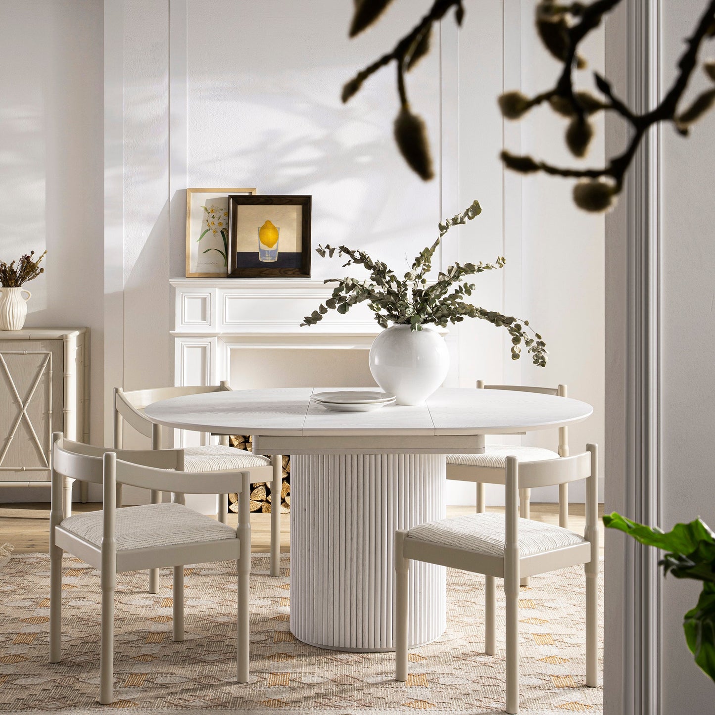 Maru Round 4-6 Seater Extending Oak Pedestal Dining Table, Washed White