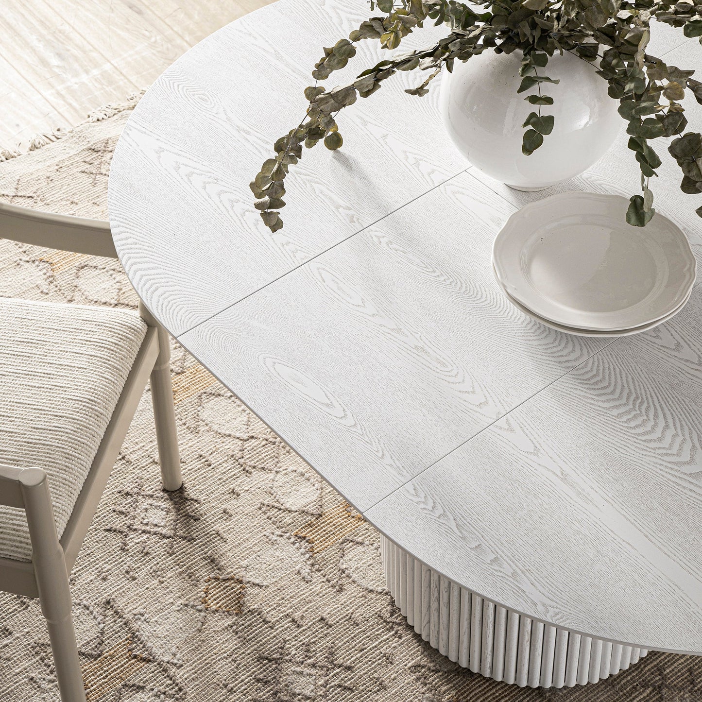 Maru Round 4-6 Seater Extending Oak Pedestal Dining Table, Washed White