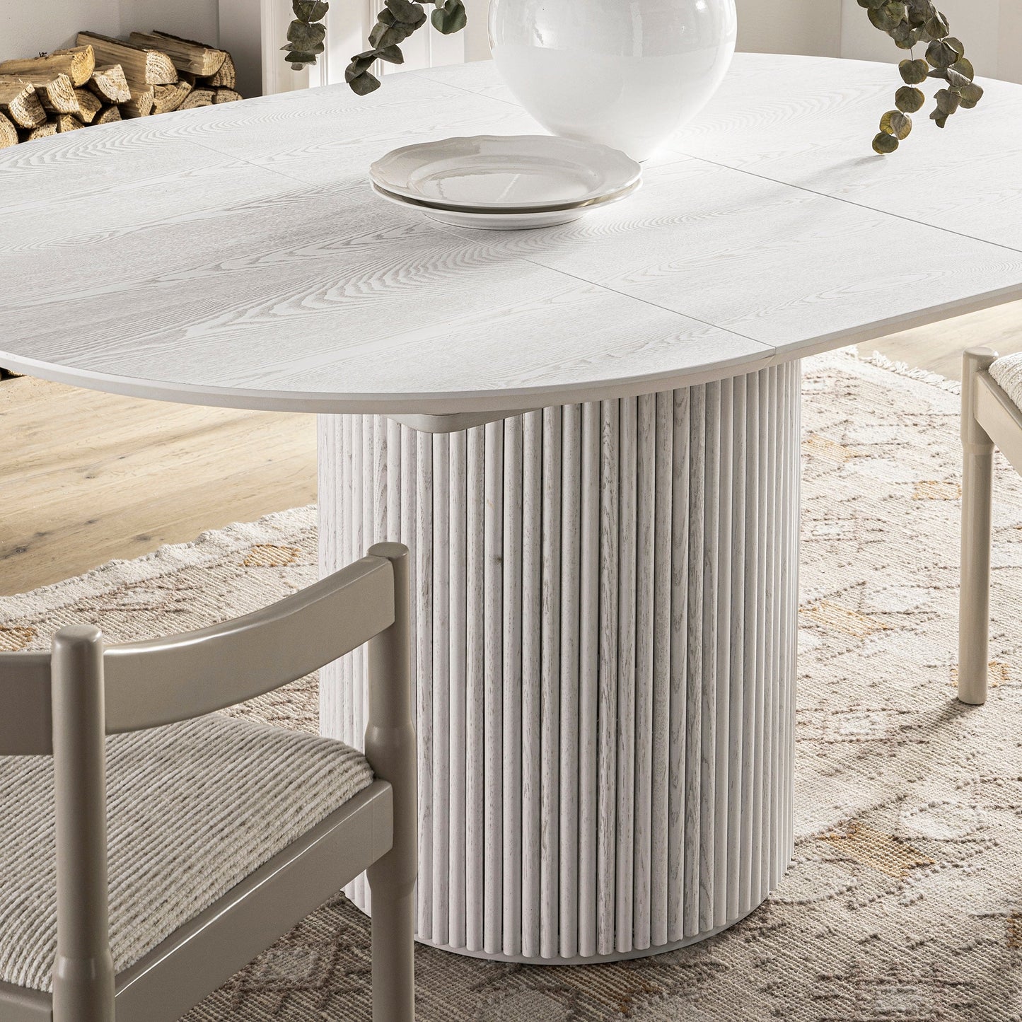 Maru Round 4-6 Seater Extending Oak Pedestal Dining Table, Washed White