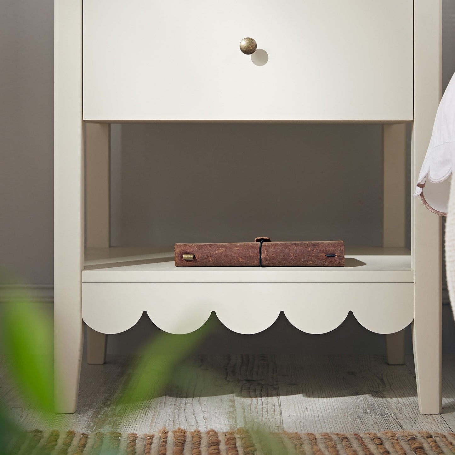 Henley Scalloped Edge Bedside Table with Drawer, Light Sand
