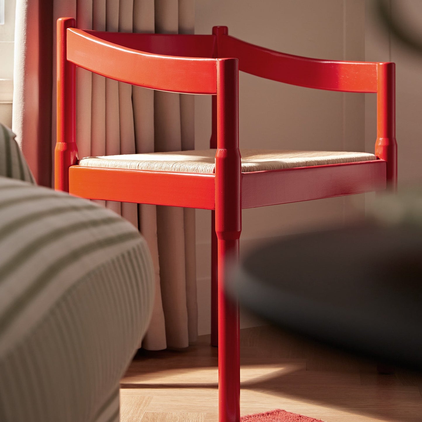 Minley 2-in-1 Carver Chair, Red High Gloss