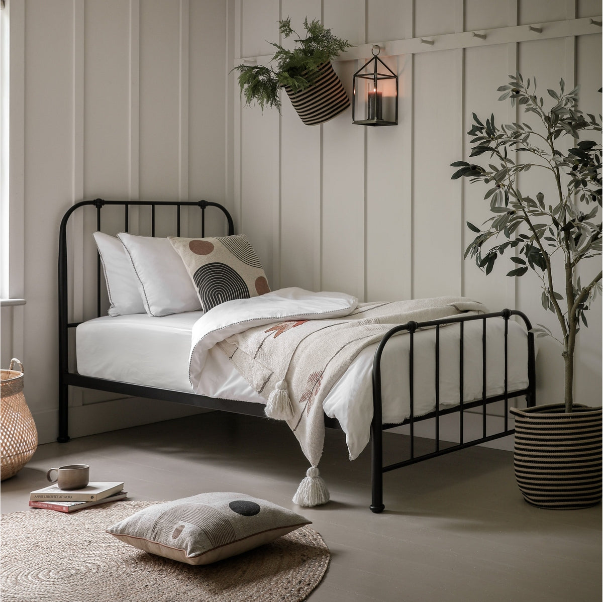 Loughborough Bed - Black