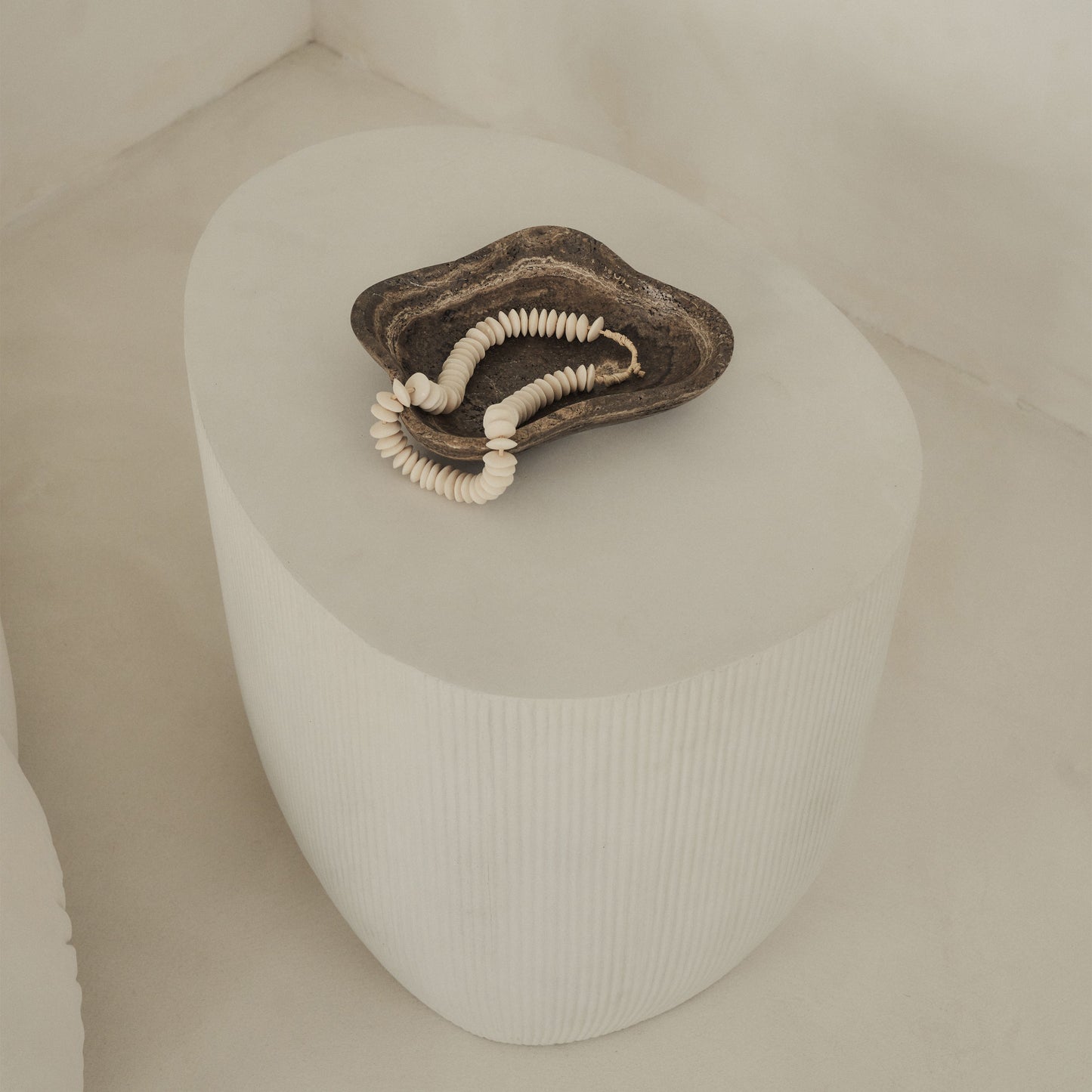 Leonardo - Minimal Concrete Irregular Shaped Side Table