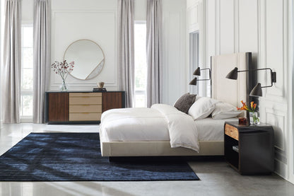 Classic Excess Knot Bedside Table